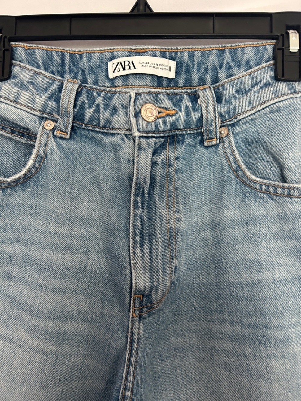 Zara Women’s Light Wash Mid Rise Straight Leg Jeans. Size 10 - Picture 2 of 5